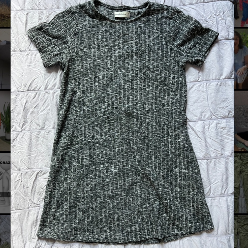 Abercrombie and Fitch Ribbed Knit Short Sleeve Sweater Dress